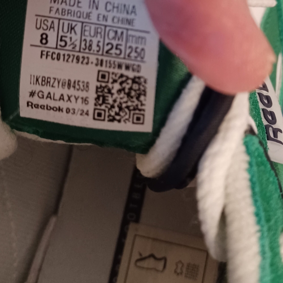 Reebok Womens Green and White Sneakers - Picture 4 of 9